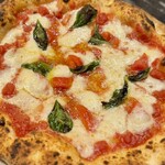 ピッツェリア ブラチェリア チェザリ - 真の水牛モッツァレラ使用。