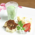 NEO‐SNAPPER　CARNAVAL - デザート盛り合わせ（小）