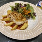 ピア サピド - 料理写真:白身魚の香草パン粉焼きの全貌(O_O)