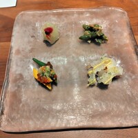 カントニーズ 燕 - 町中華ではないことを悟らされる前菜。