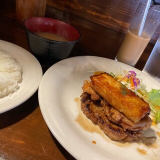 独多日 - 日替わりランチ ライス 味噌汁付き