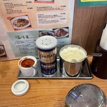 あるでん亭 新宿センタービル店 - 粉チーズ掛け放題はぜいたく！