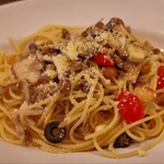 イタリアンおりべ - ゴボウと豚肉のオイルパスタ