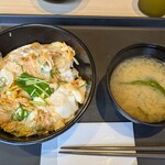 松のやマイカリー食堂 - 玉子丼、みそ汁付きで330円。