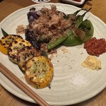 炭火原始焼と蔵元焼酎の店 のどぐろの中俣 - 季節の野菜焼