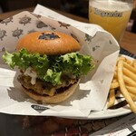 ショーグンバーガー - アボカドチーズバーガー　ビールとポテト