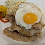 松屋（松のや併設） - コムタムポークライス、アップ