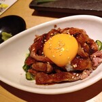 六鳴 - 上州牛たたきユッケ風