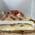 シェ・イリエ 函南店 - サクホロなタルト生地、三層からなる断面の美しさ、瑞々しいイチジクとクリアなゼリーの塩梅までまさに理想的。高価だと厳しい目になるが、安価なのにこの出来栄は反則。静岡一と言っても過言ではない最高のタルト。