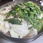 みやもと - 第２巡目:もつとニラ、キャベツ、豆腐の鍋