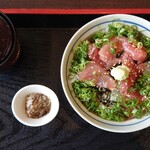 リストランテ マリーナ - 紅白丼。漬け丼なので、メニューの写真ほど白身は白くないですね。