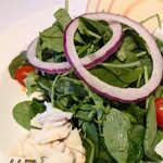 ベンジャミンステーキハウス - サラダには蟹が入ってます