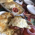 Cheeseburger In Paradise - ハンバーガーには半熟目玉焼きとカリカリベーコン