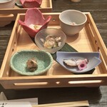 すしの藤つぼ - 先付けの酒が進みます