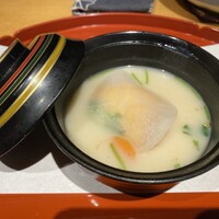 京懐石 美濃吉 そごう千葉店 - 海老しんじょう白味噌のお椀
