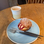 セテュヌ・ボンニデー ベイクドカフェ - Hotカフェオレ：546円、トロペジェンヌ：400円