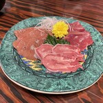 寿司割烹 竹染 - スペシャルメニュー！！鹿のハツ刺、タン刺、そして左上がレバ刺だ！！