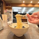 本丸亭 - 冷製とろろそばの麺リフト