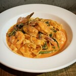 cafe and bar SOL - ■エビとほうれん草のアメリケーヌソース ¥1480（もちもち生パスタ ＋¥180）淡路製麺の生パスタです。