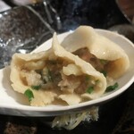 肉汁水餃子 餃包 - ・「餃包 4コ(¥1089)」の水餃子断面。