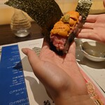 鮨 やまけん - 追加で頼んだ　雲丹と本鮪のこぼれ盛り手巻き～のりの舞～ 