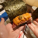 鮨 やまけん - 追加で頼んだ　雲丹と本鮪のこぼれ盛り手巻き～のりの舞～ 