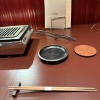 焼肉もちお - 内観(テーブルセット)