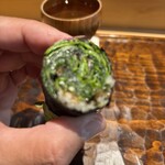 鮨 三心 - 梶谷農園のベビーリーフ昆布〆巻き