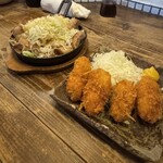 炎丸酒場 - ホルモンキャベツ、カキフライ