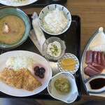 鵜戸や - 鵜戸定食1320円　上空から撮っているけど、結構なボリューム