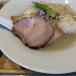 宍道湖しじみ中華蕎麦 琥珀 - 低温調理の豚ロースチャーシュー ♪