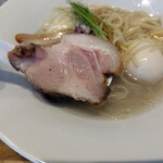 宍道湖しじみ中華蕎麦 琥珀 - 低温調理の豚肩ロースチャーシュー ♪