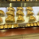 マミーズ・アン・スリール - 陳列棚の光景