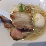 宍道湖しじみ中華蕎麦 琥珀 - 吊るし焼き豚バラチャーシュー ♪