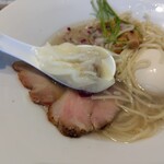 宍道湖しじみ中華蕎麦 琥珀 - 肉ワンタン ♪