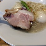 宍道湖しじみ中華蕎麦 琥珀 - 低温調理の豚肩ロースチャーシュー ♪