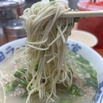 元祖ラーメン長浜家 - 麺リフト！
