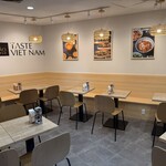 バインミーシンチャオ - 清潔感あるお店