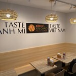 バインミーシンチャオ - キレイなお店です