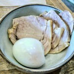 ムコウガワ製麺所 - チャーシュー(4枚)＋ゆで卵