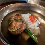 御懐石 志ら玉 - 煮物　松茸、鱧、絹さや、柚子