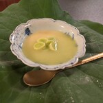 御懐石 志ら玉 - 先付　銀杏の摺り流し　玉子〆