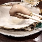 港鮨 - 食べやすく2分割されています