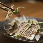 酒とやきとり とりごろ - 大トロ炙りしめ鯖/しっかりしまってます！お魚も食べられるの幸せ。