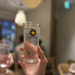 酒とやきとり とりごろ - お冷のグラスもちょっとくびれてて小さめで可愛い。