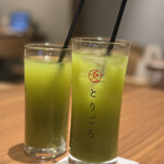 酒とやきとり とりごろ - 深蒸し茶（左）深蒸し茶割り（右）静岡の香り良く美味しい緑茶です。