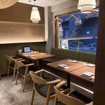 酒とやきとり とりごろ - この後ほぼ女性グループで埋まった可愛い店内。