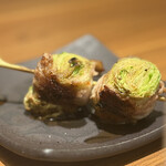 酒とやきとり とりごろ - レタス串▶︎さっぱりしたタレとレタスの風味が凝縮してたまりません！