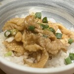 酒とやきとり とりごろ - お通し▶︎鶏皮ポン酢＆鬼おろしが美味しすぎ！おろしの消化酵素でよりさっぱり。ここのお料理は美味しいな、と確信する瞬間。