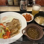 松屋 - コムタム風ポークライス＆瓶ビール　1380円